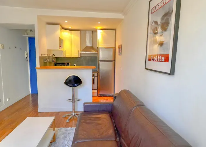 011 Grand Sunny Flat At Montorgeuil Paris